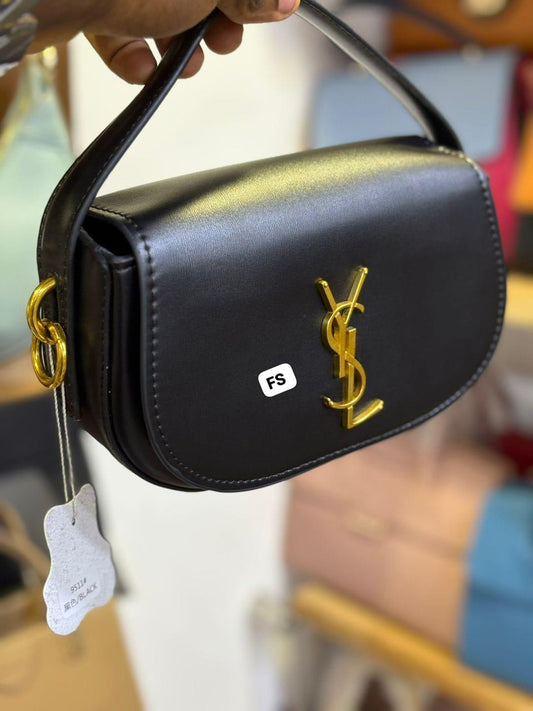 Sac à Main Élégant avec Logo Doré - Style Chic pour Femme